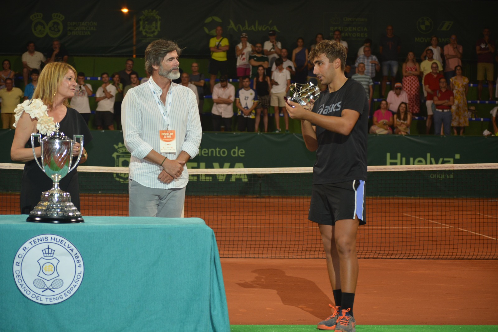Dani Mérida recibió la Carabela de Plata. Fuente: AMV