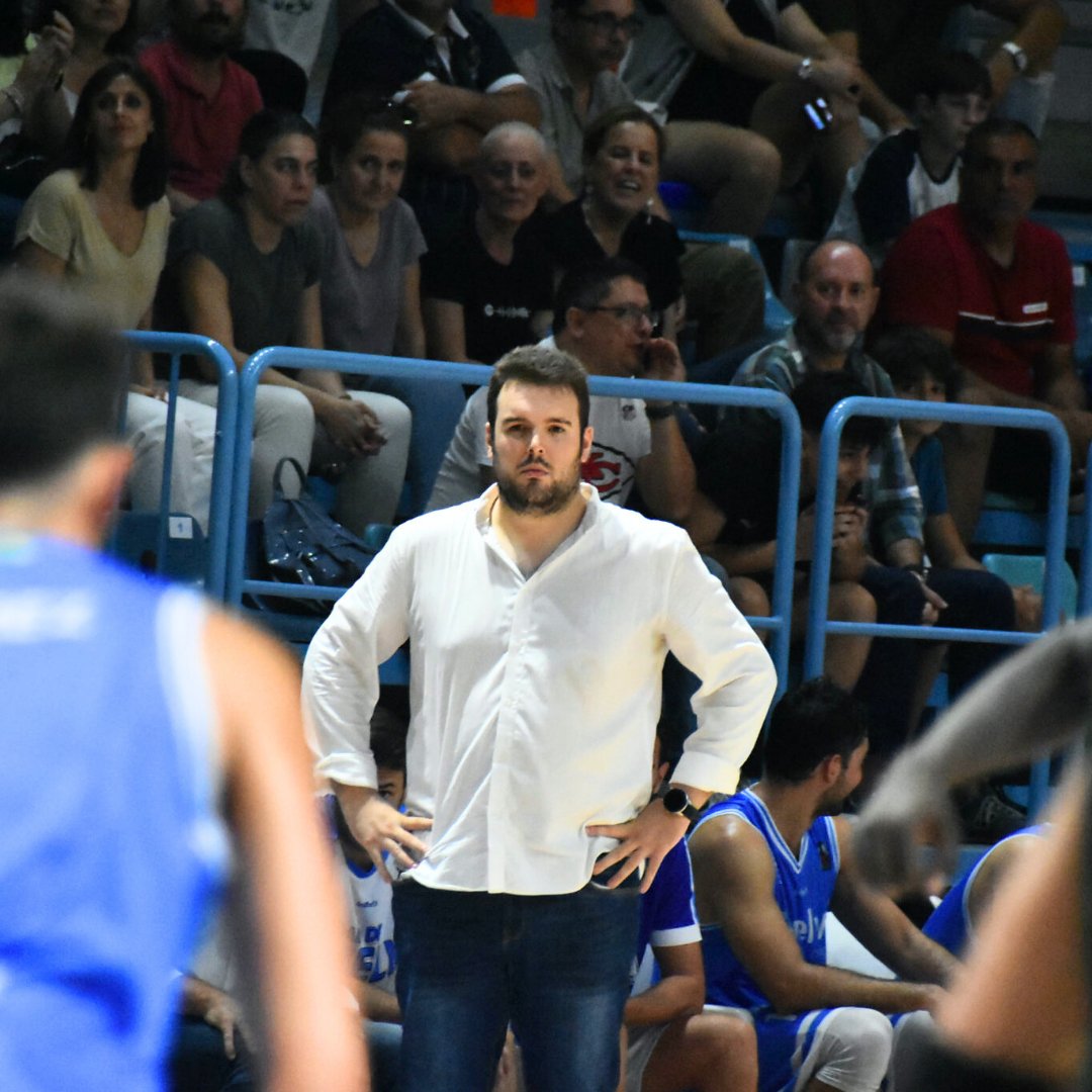 Íñigo Núñez vivirá su segunda temporada al frente del Ciudad de Huelva. Fuente: Twitter CDH
