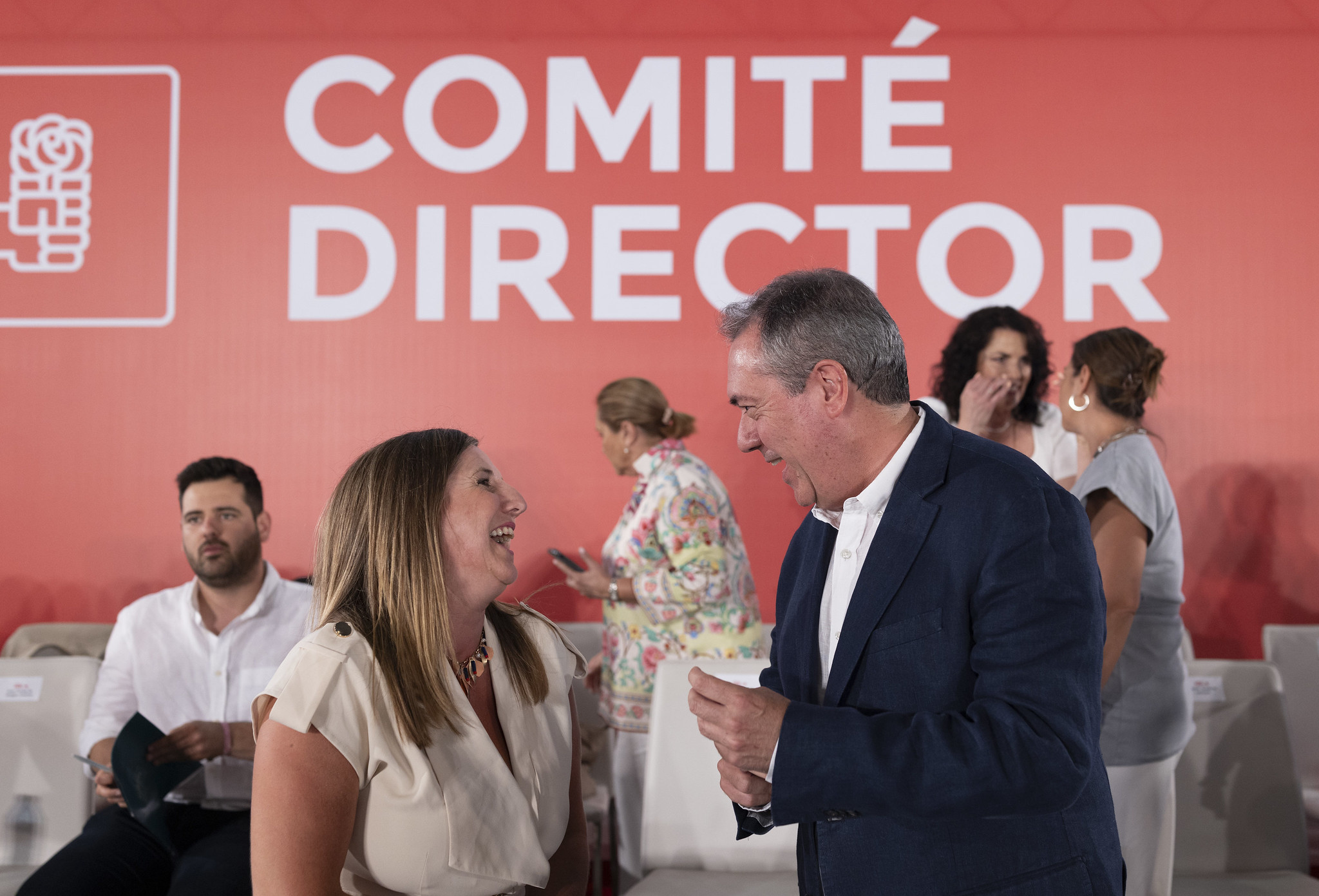 Espadas con una de las invitadas al comité director