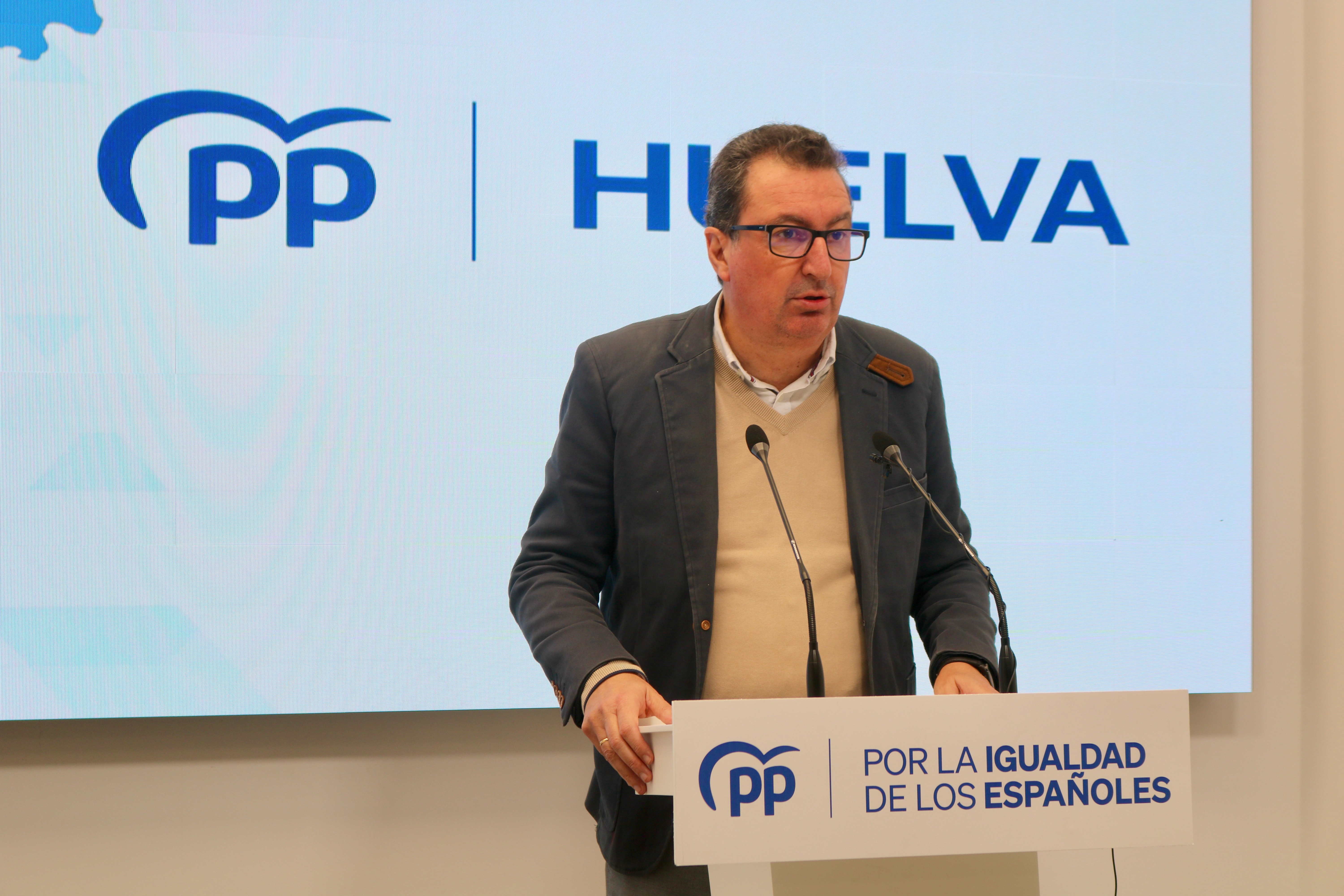González en una rueda de prensa