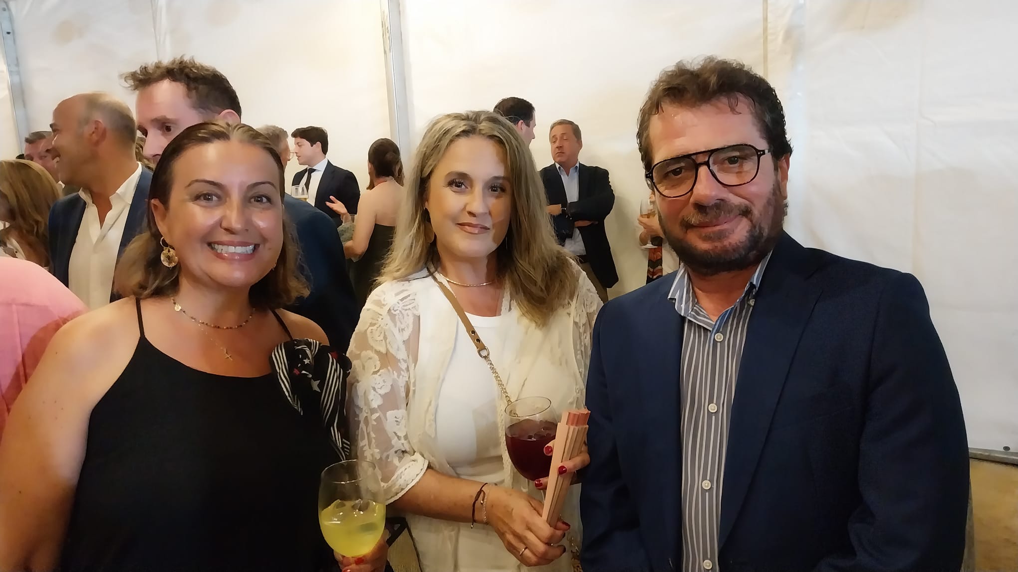 Maite Rosado y José Neyra con su esposa
