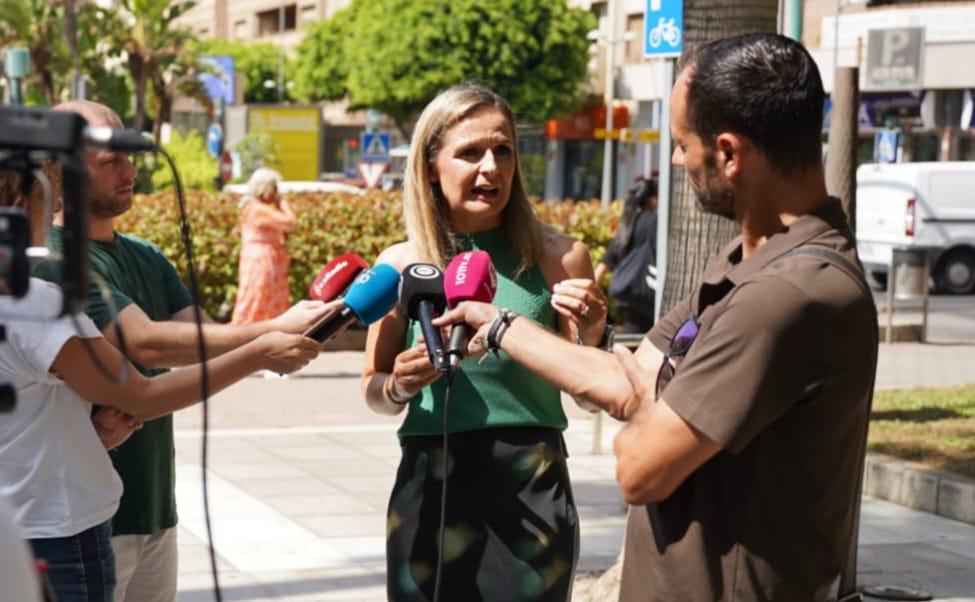 La portavoz del PP-A ha aprovechado para cargar contra la ministra andaluza.