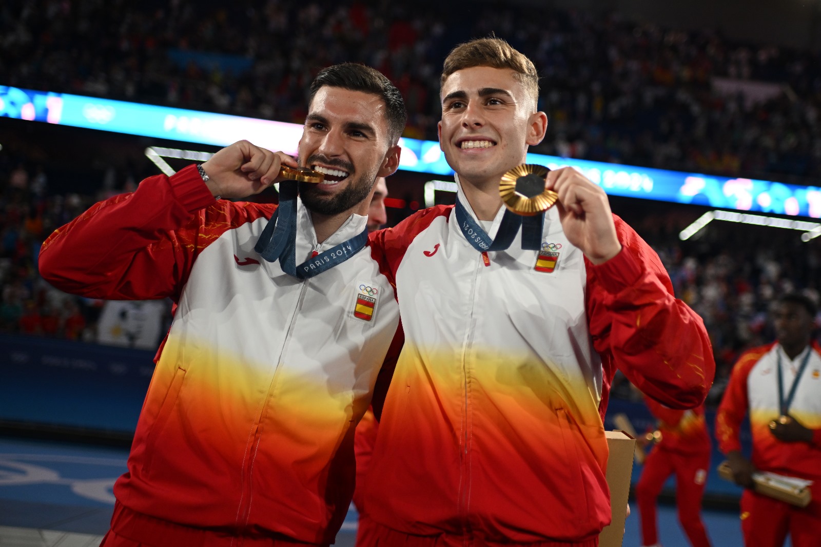 El campillero junto a su compañero Álex Baena con el que ha ganado la Eurocopa y los Juegos este verano. Fuente: Twitter Fermín López
