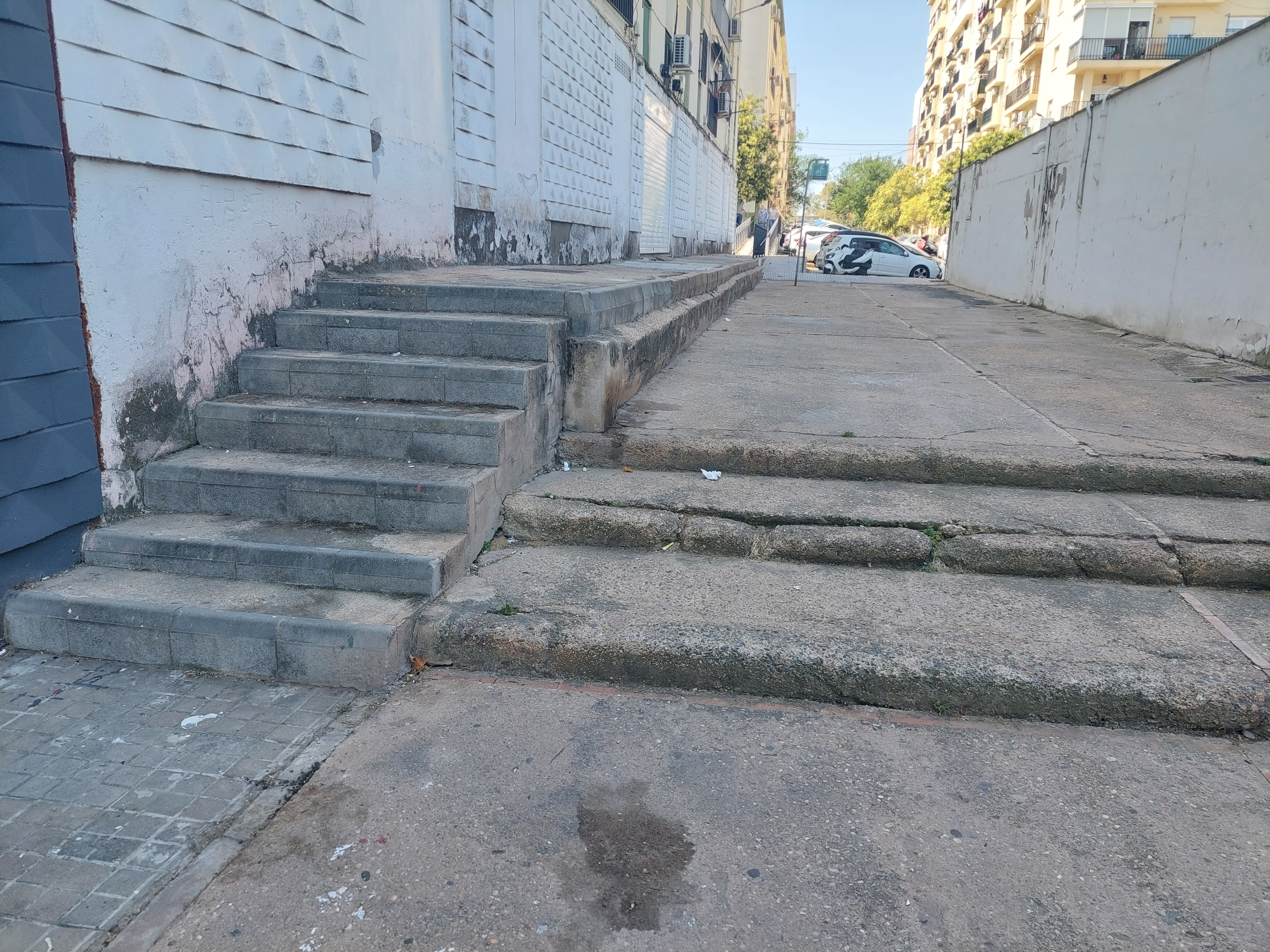 Trasera de la calle Legión Española antes de las actuaciones