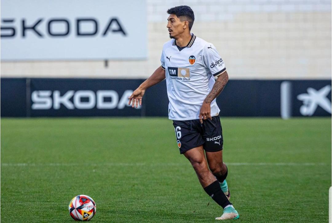 Moreno con el Valencia Mestalla. Fuente: Instagram de César Moreno