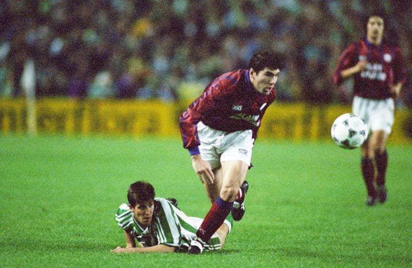 Juan Merino y Zinedine Zidane en un partido entre el Real Betis y el Cannes. Fuente: Facebook Juan Merino