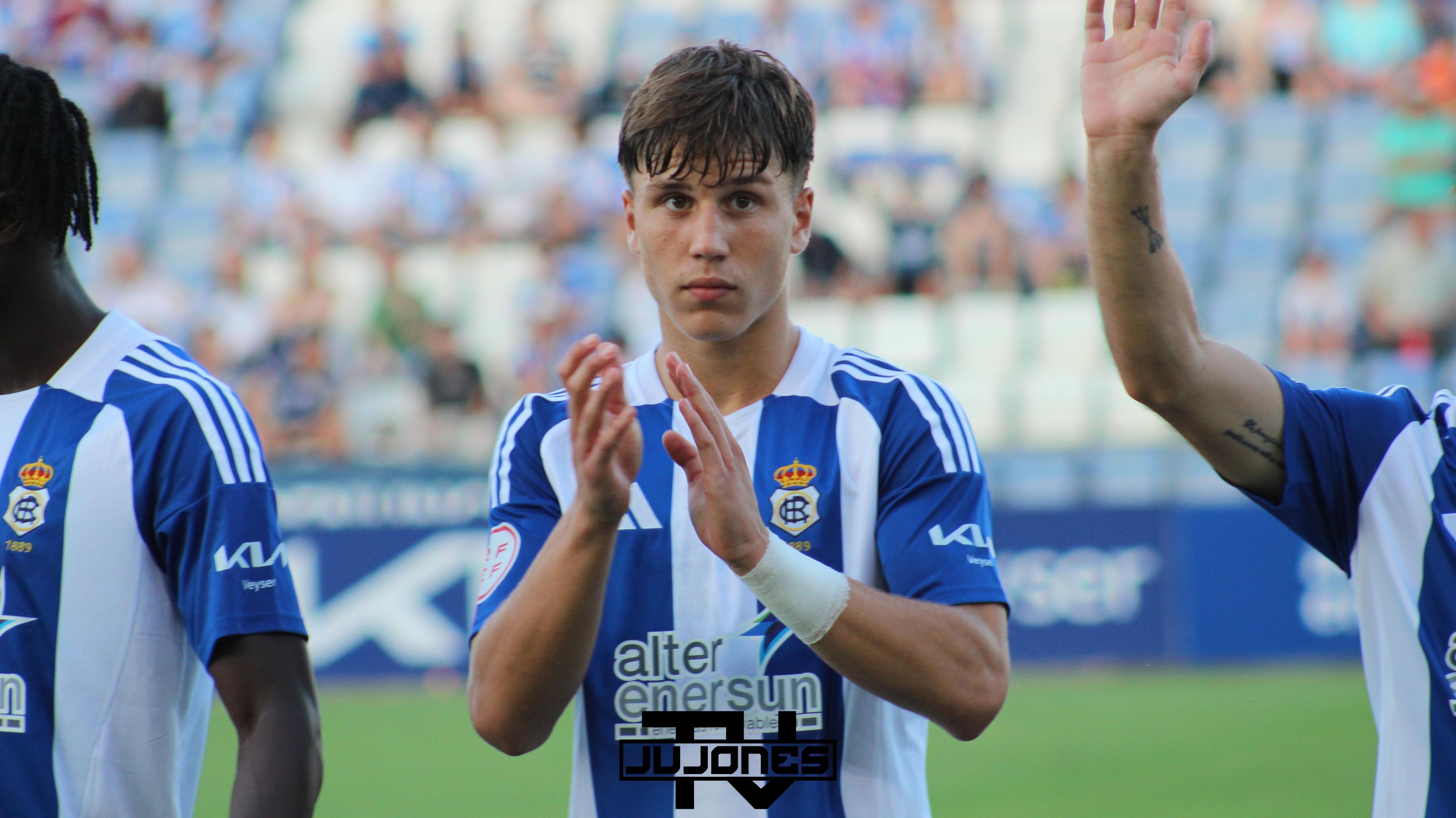 Davinchi fue elegido mejor lateral zurdo de la jornada en 1RFEF. Fuente: @jujonestv en X (twitter) @jujones.tv en Instagram