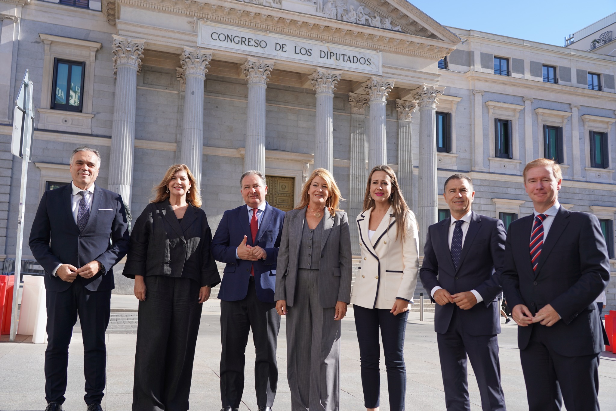 Responsables institucionales han visitado hoy el Congreso