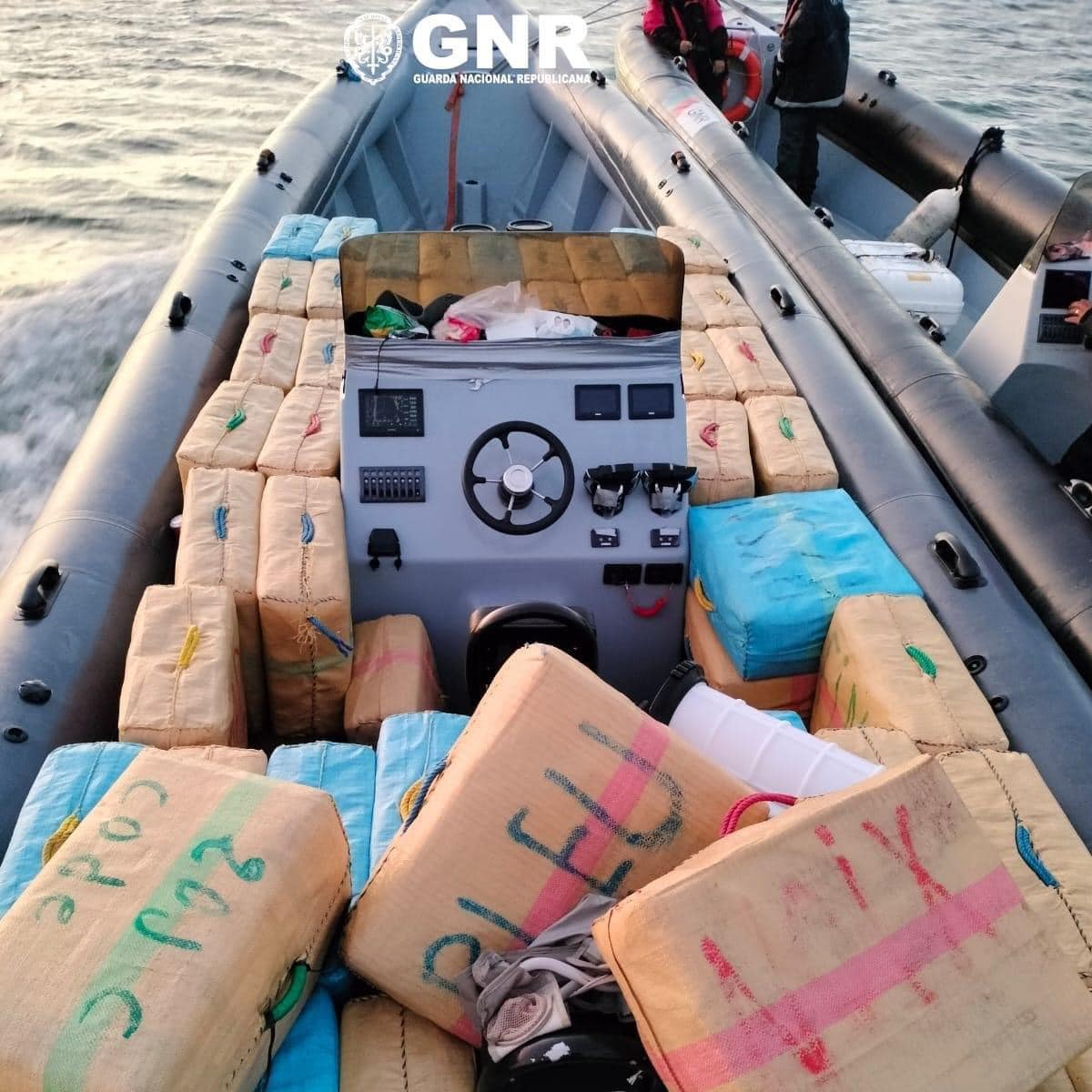 Así iba la narcolancha incautada en el Guadiana