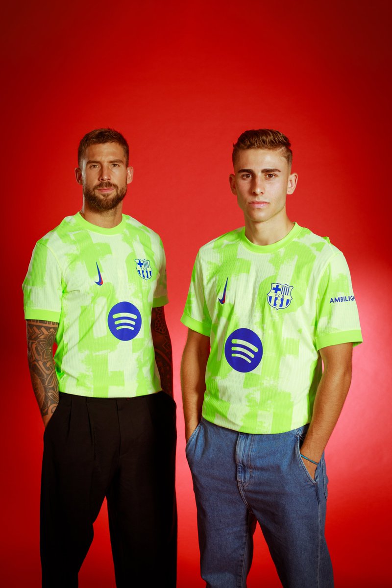 Fermín junto a Íñigo Martínez en la campaña promocional de la tercera equipación del Barça presentada el pasado martes 17 de septiembre. Fuente: Twitter FC Barcelona