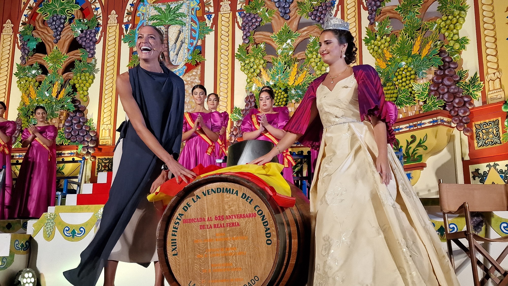 Laura Sánchez y la Reina de las Fiestas, Isabel Martínez