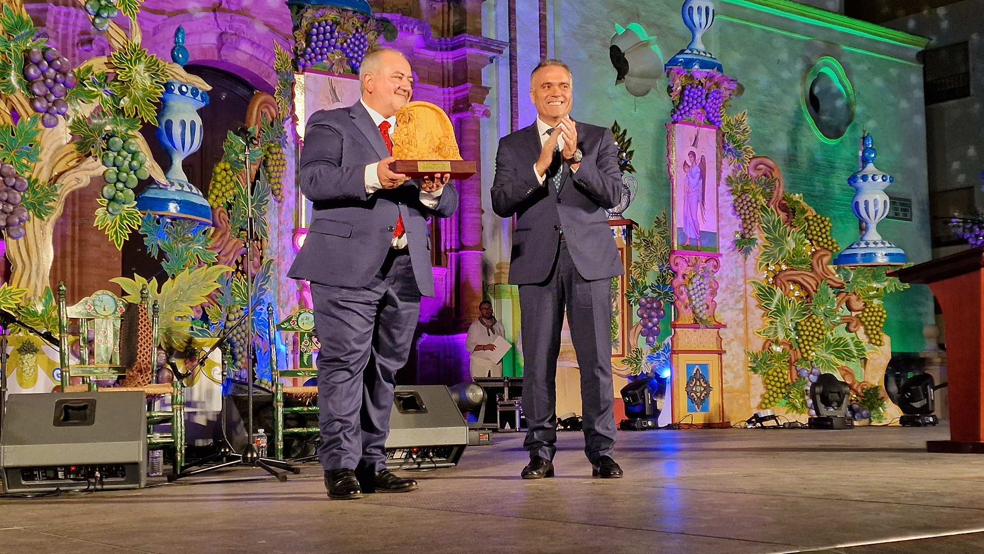Norberto Javier, Mantenedor del acto con el alcalde