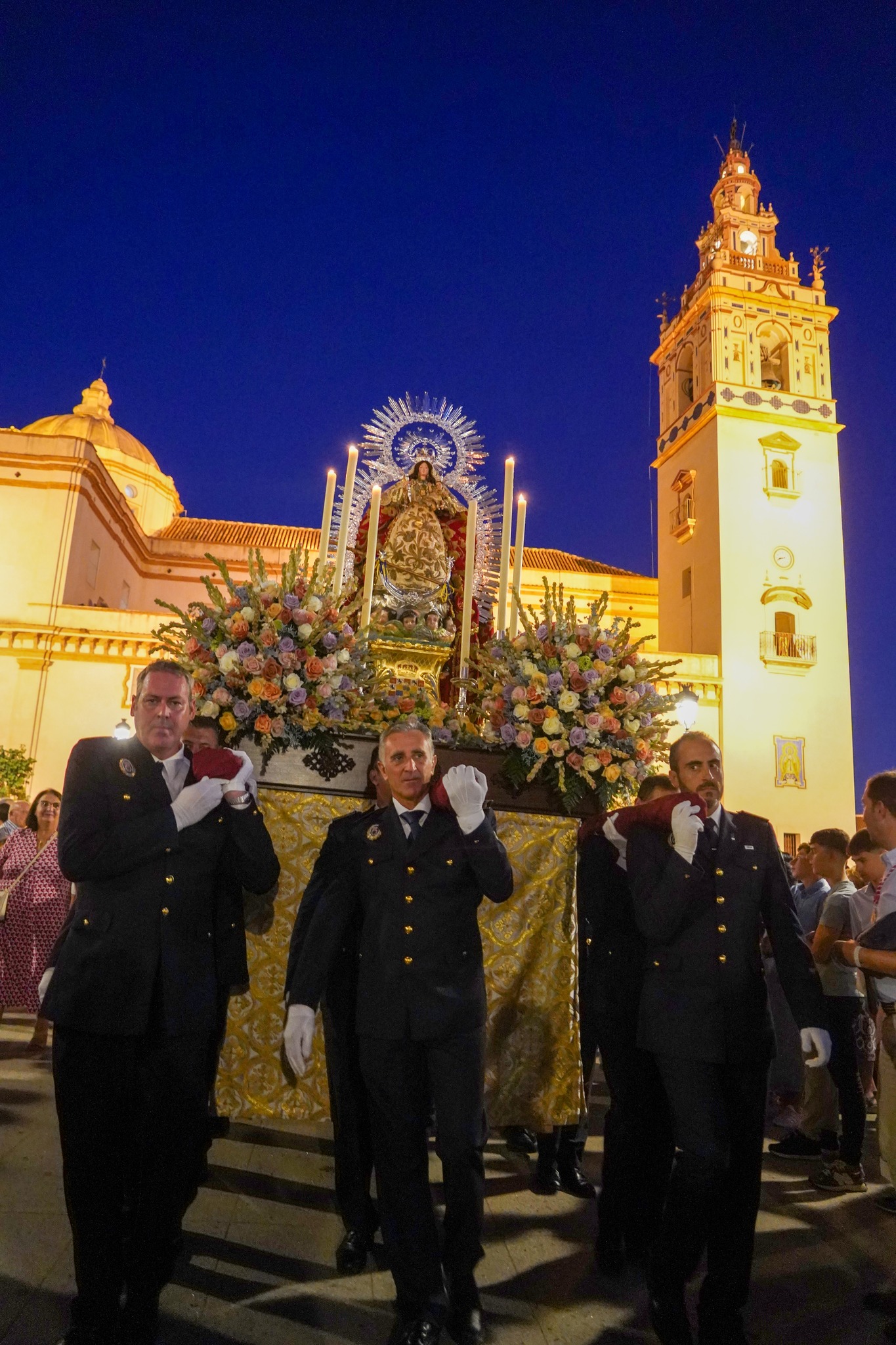 Policias Locales portan a la Patrona