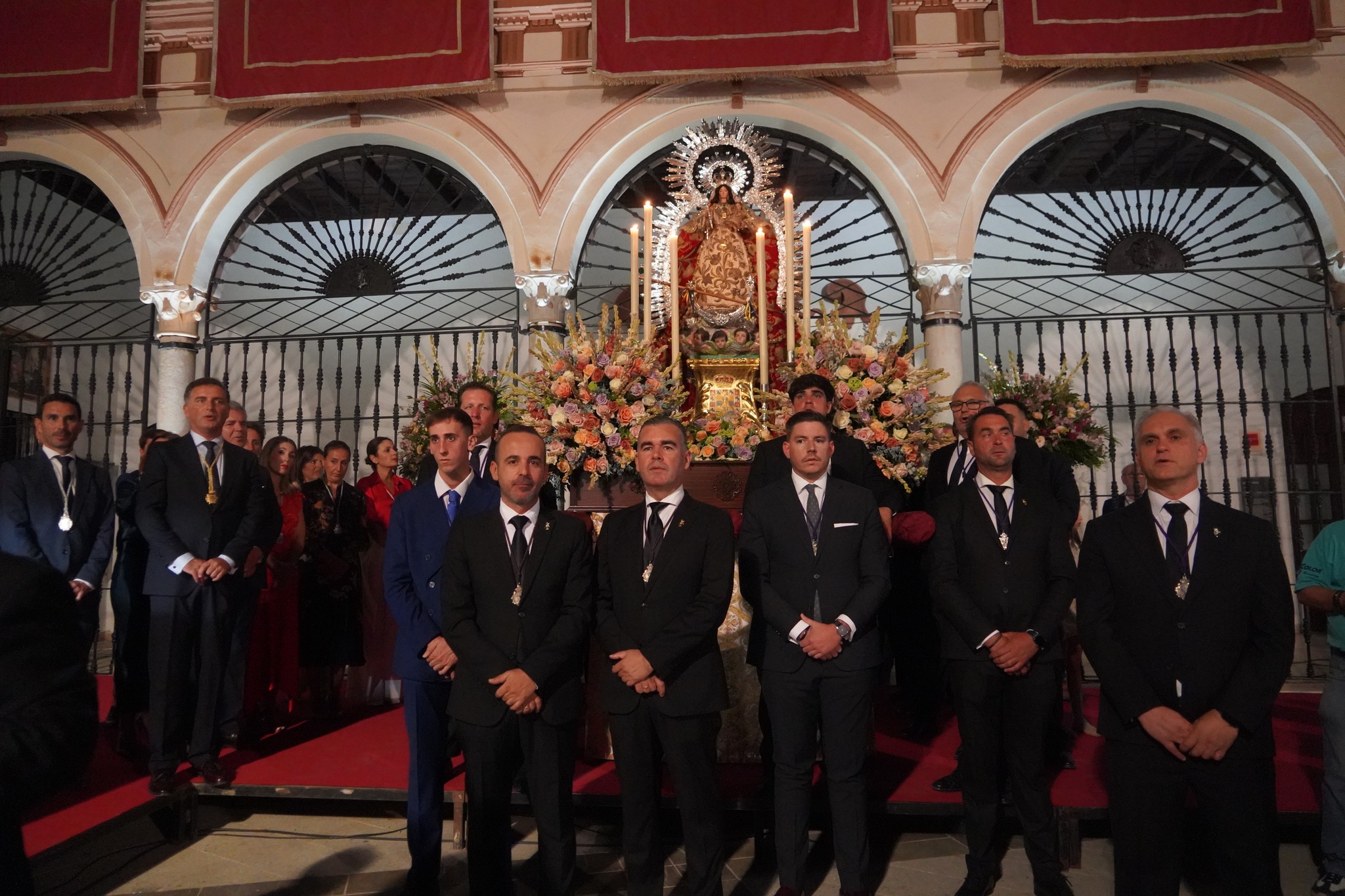 Acto conmemorativo en la puerta del ayuntamiento