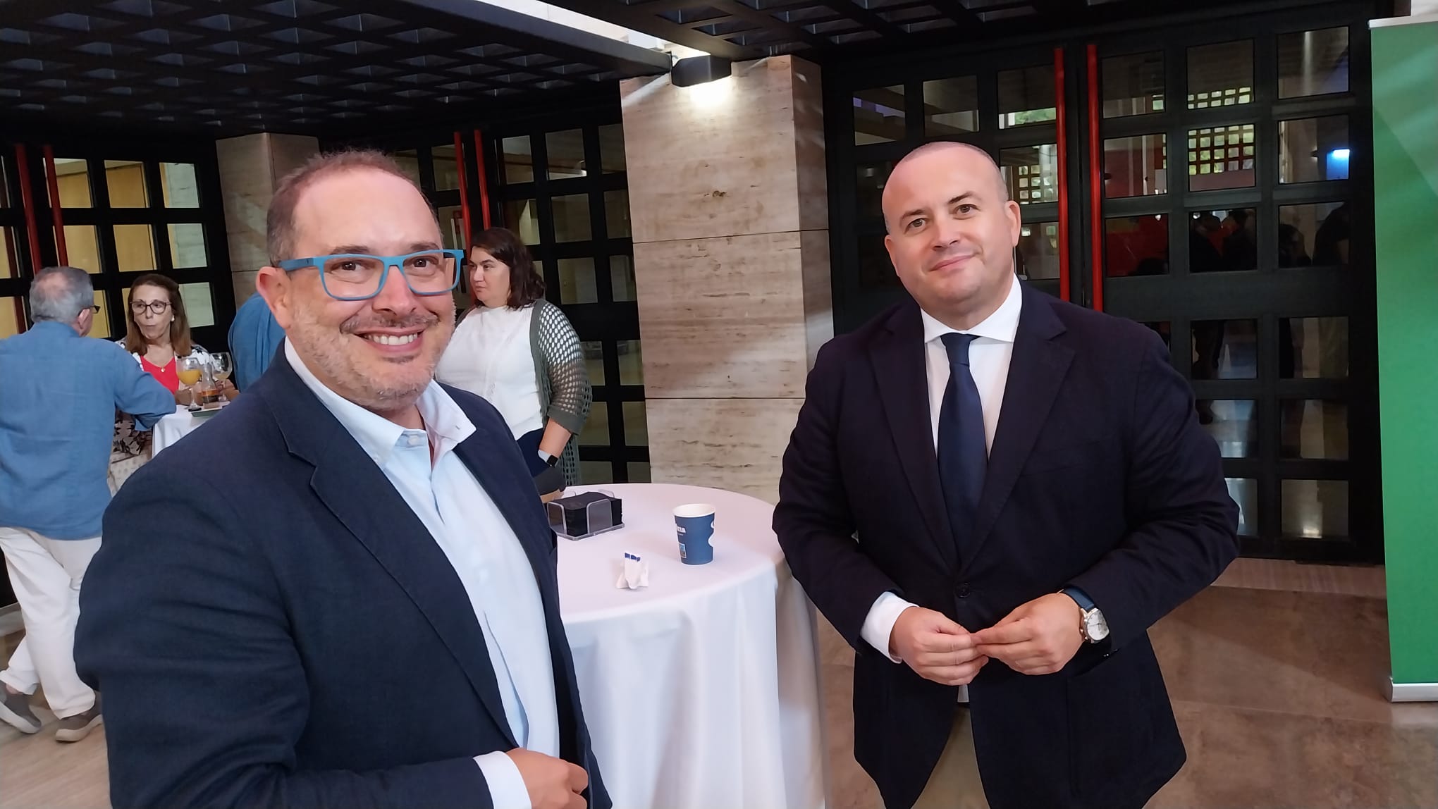 Julio Díaz con otro invitado