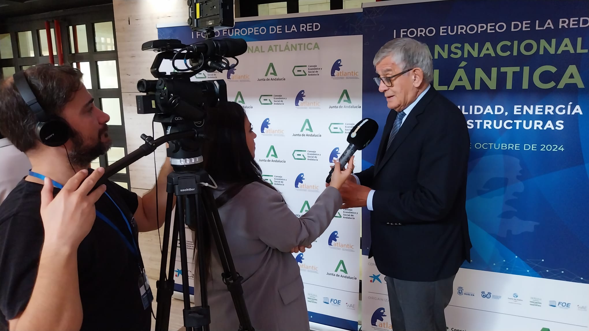 Un invitado en plena entrevista