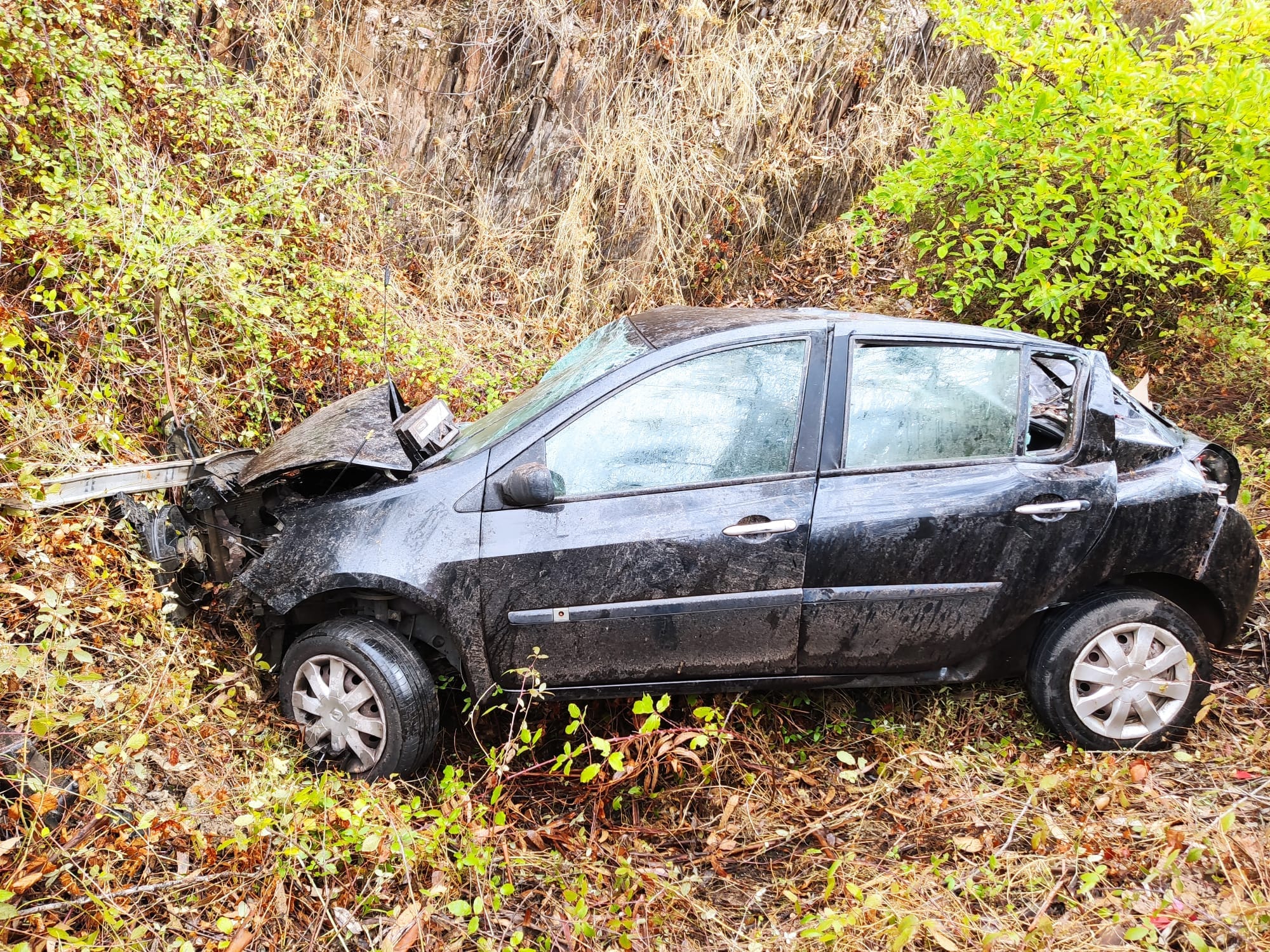 Se desconocen las causas por las que el coche cayó por el barranco
