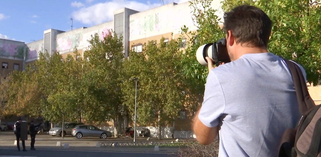 Un fotógrafo en la zona del tiroteo de El Torrejón