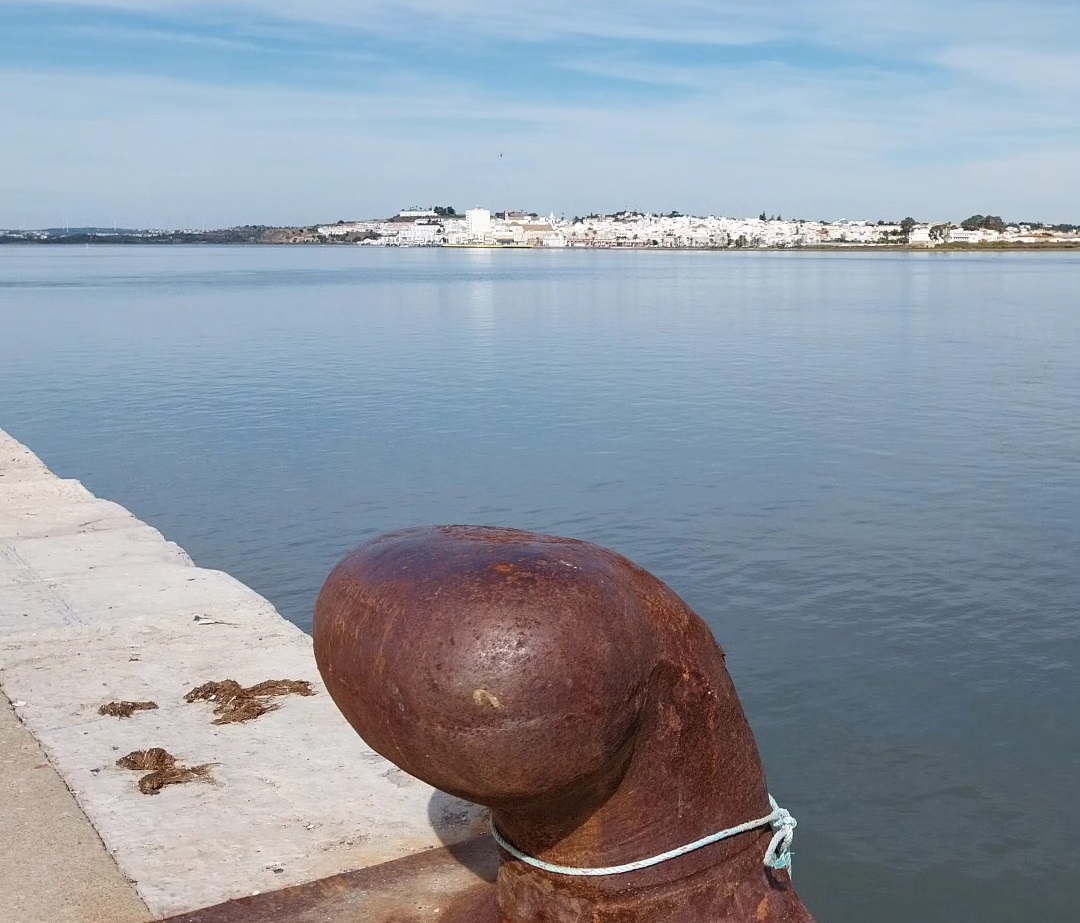 Panorámica de Ayamonte desde el muelle de Vila Real de Santo Antonio