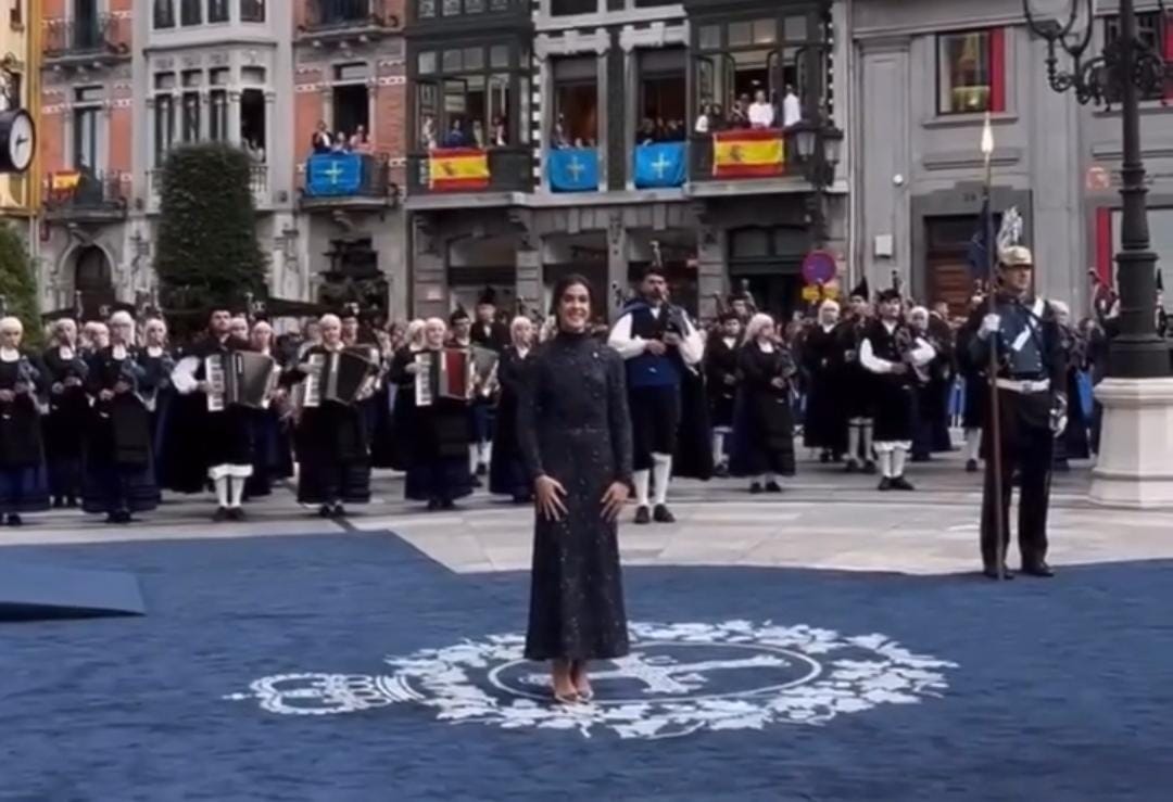 Carolina Marín a su llegada al Teatro Campoamor. Fuente: Instagram de Fundación Princesa de Asturias