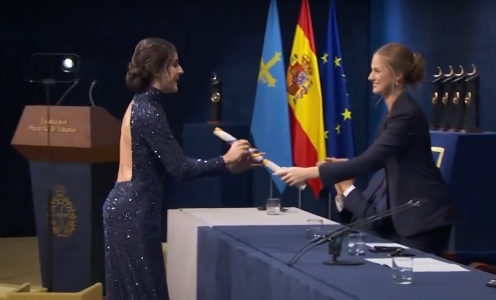 Carolina recoge el premio