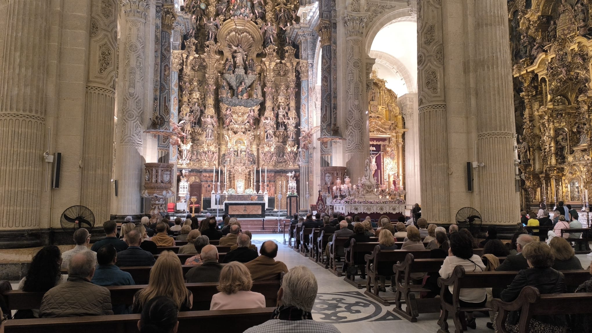 Así estaba la iglesia antes de la salida de la Virgend el Prado