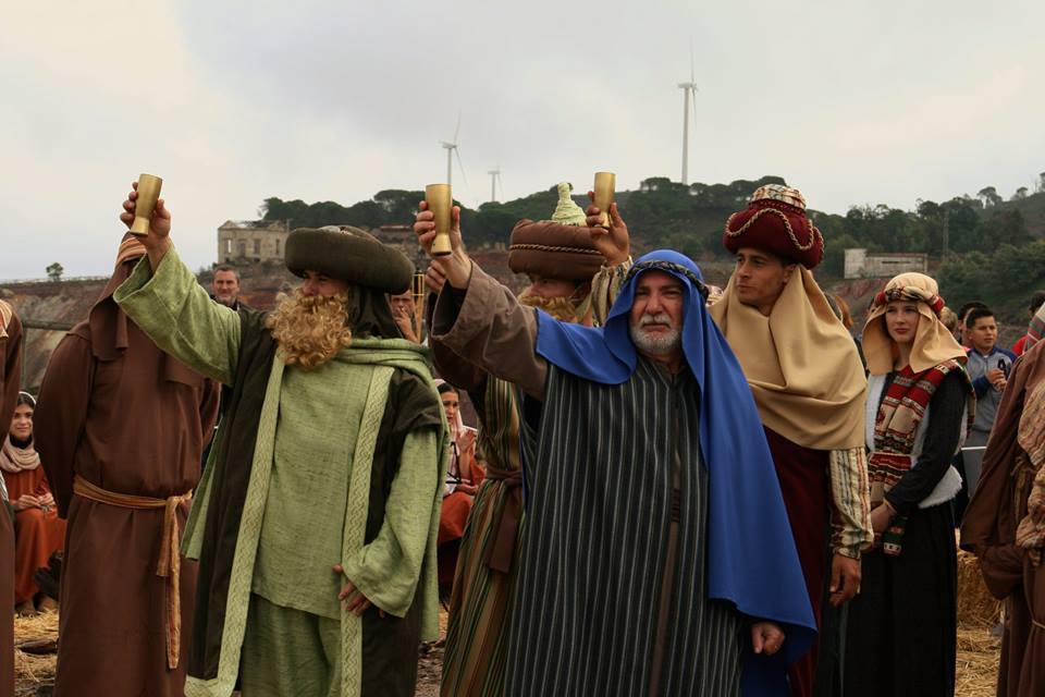 Foto de archivo de la entrega del oro a los Reyes Magos