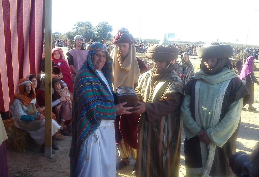 Foto de archivo de la entrega del oro a los Reyes Magos