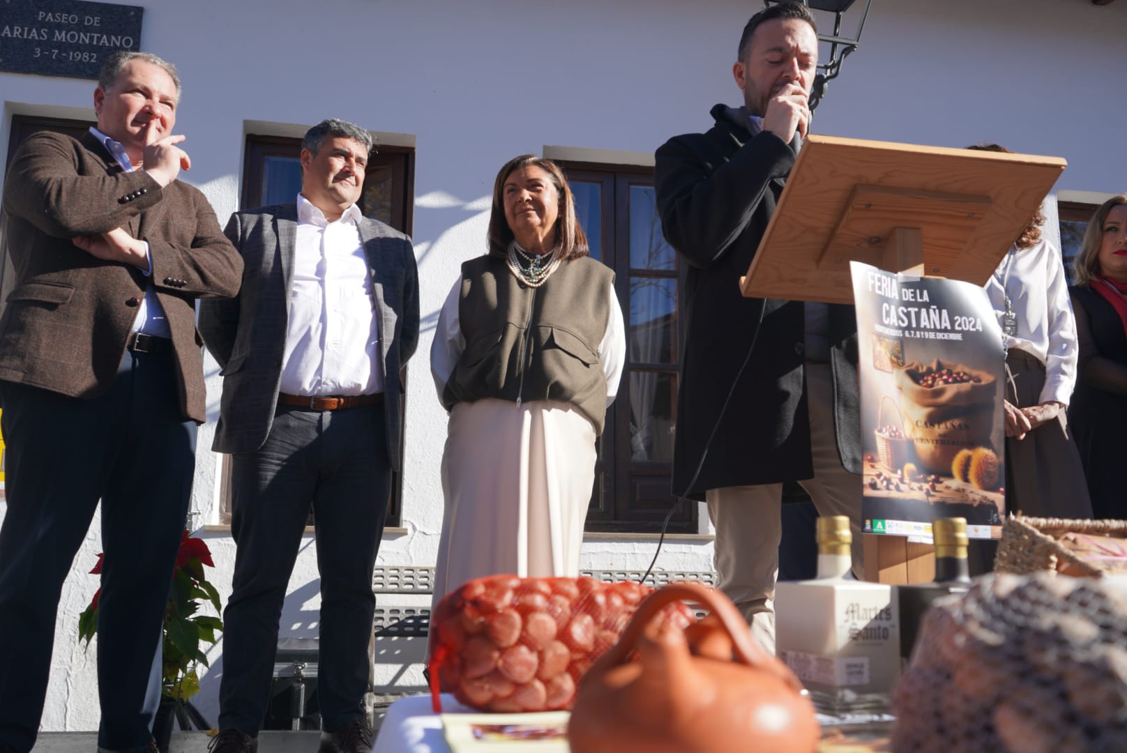 El alcalde y otras autoridades en la inauguración