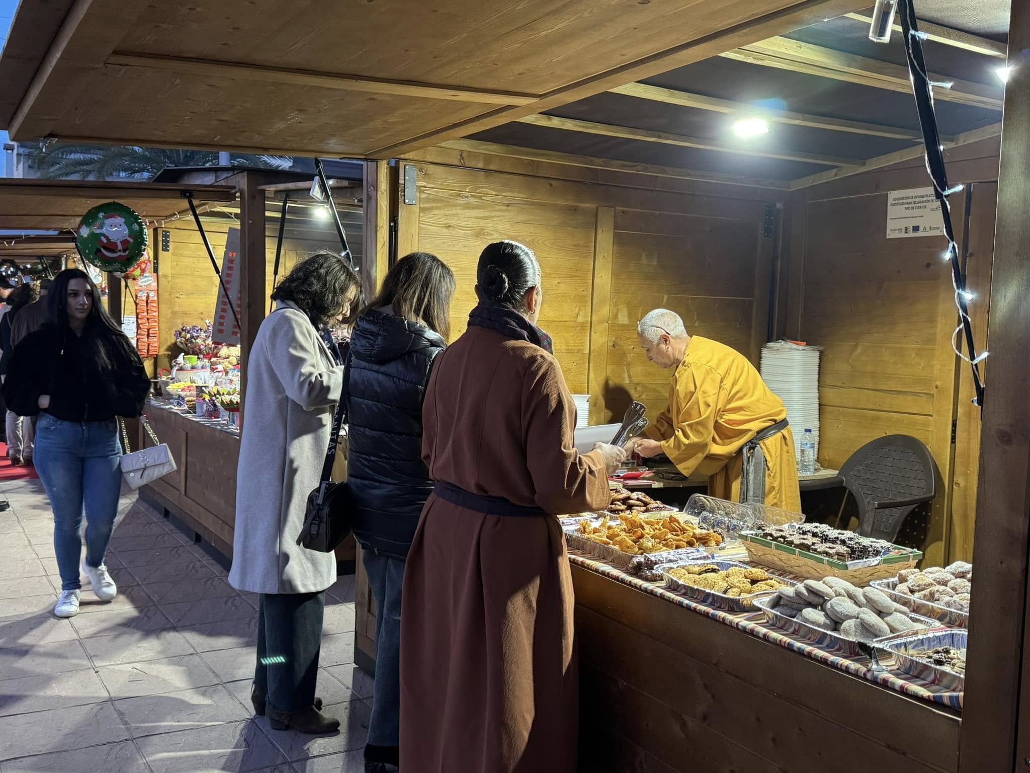 Visitantes en el Belén