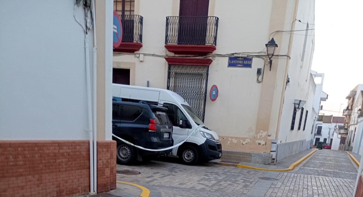 Calle precintada en Trigueros