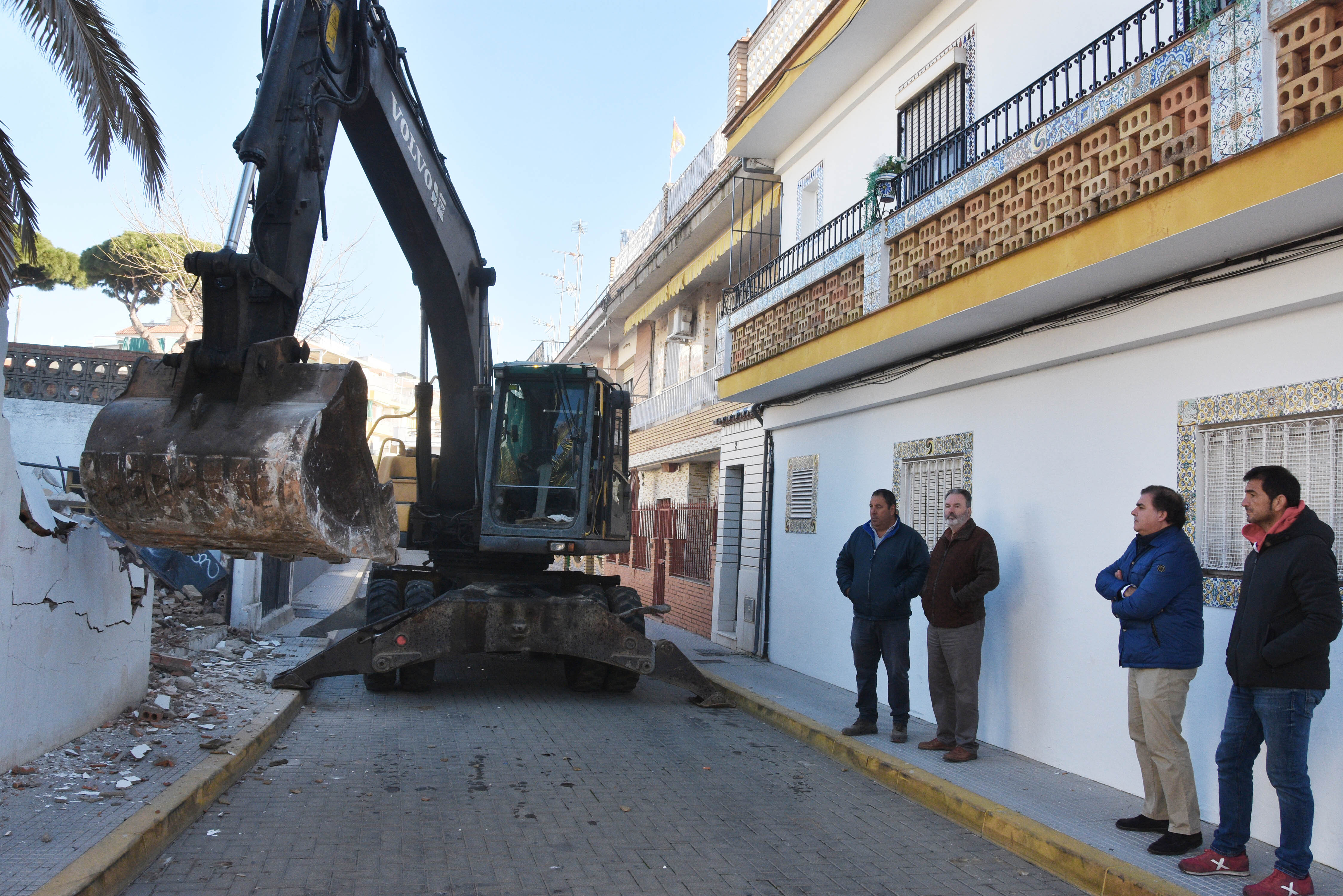 Derribo de las casas de los maestros del CEIP Santo Cristo del Mar | Ayuntamiento de Punta Umbría