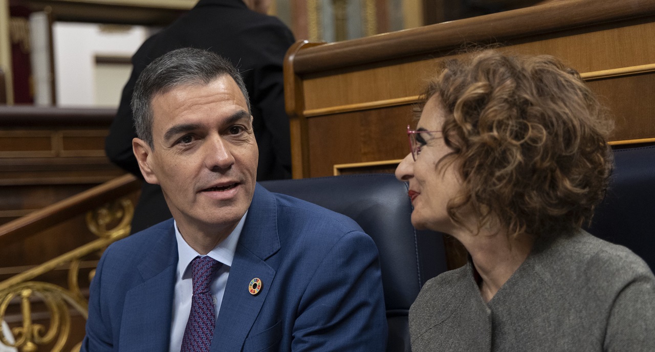 Montero junto a Pedro Sánchez