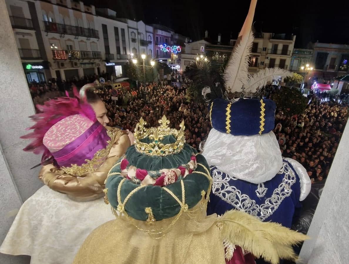 Los Reyes desde el balcón del Ayuntamiento