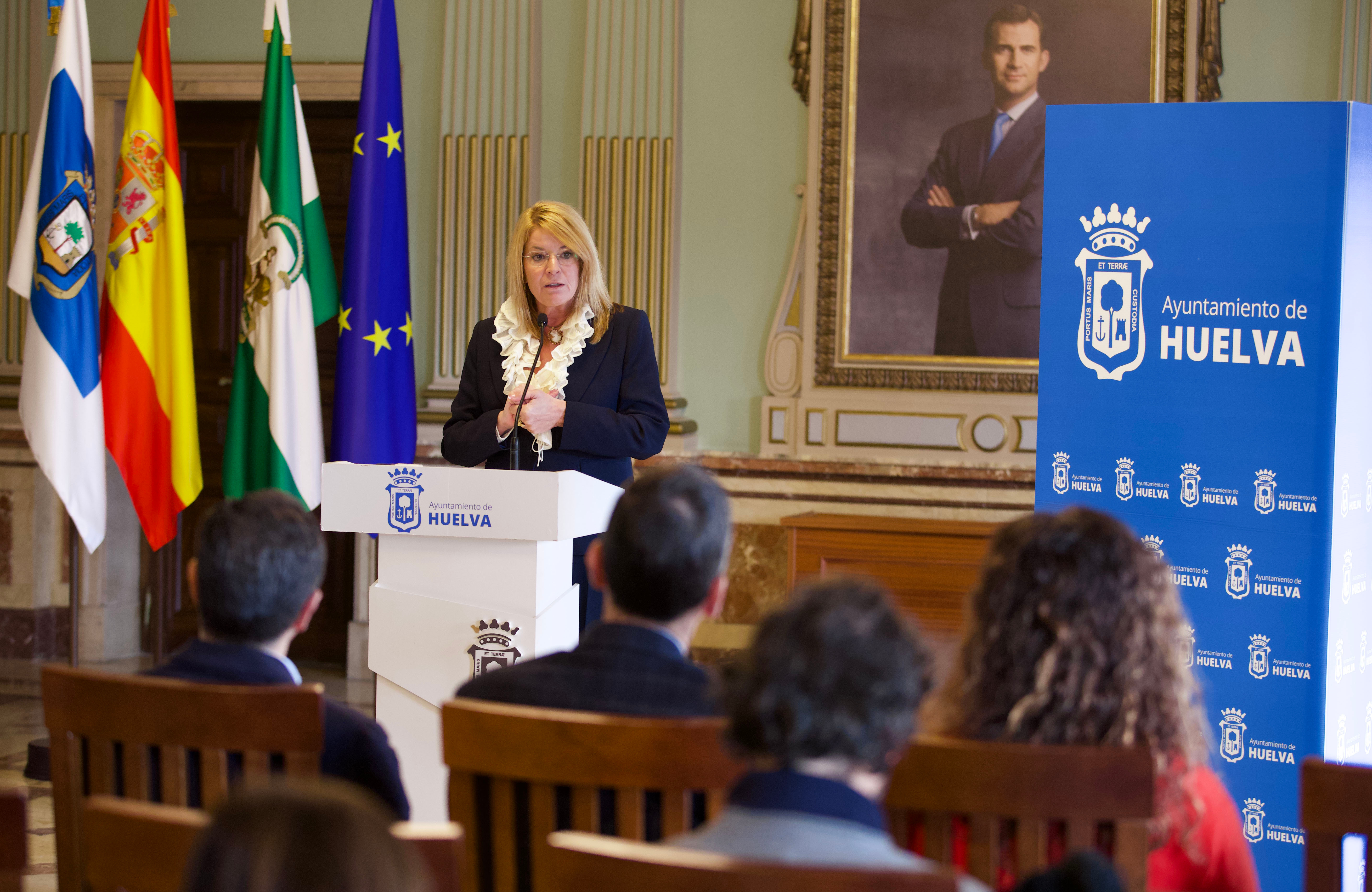 Pilar Miranda, alcaldesa de Huelva, anuncia las Medallas de la Ciudad | Ayuntamiento de Huelva