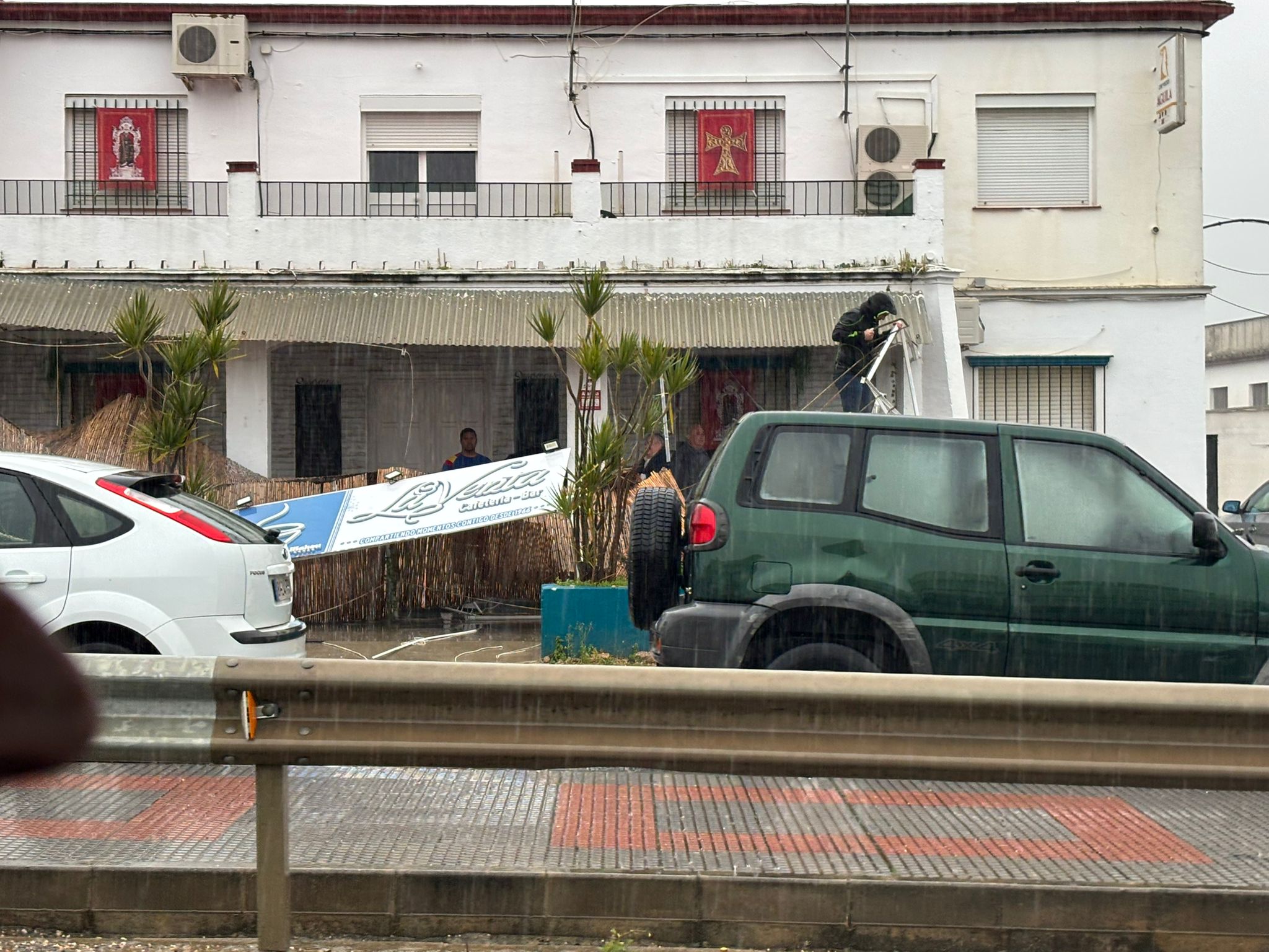 Destrozos en el Bar La Venta de Trigueros