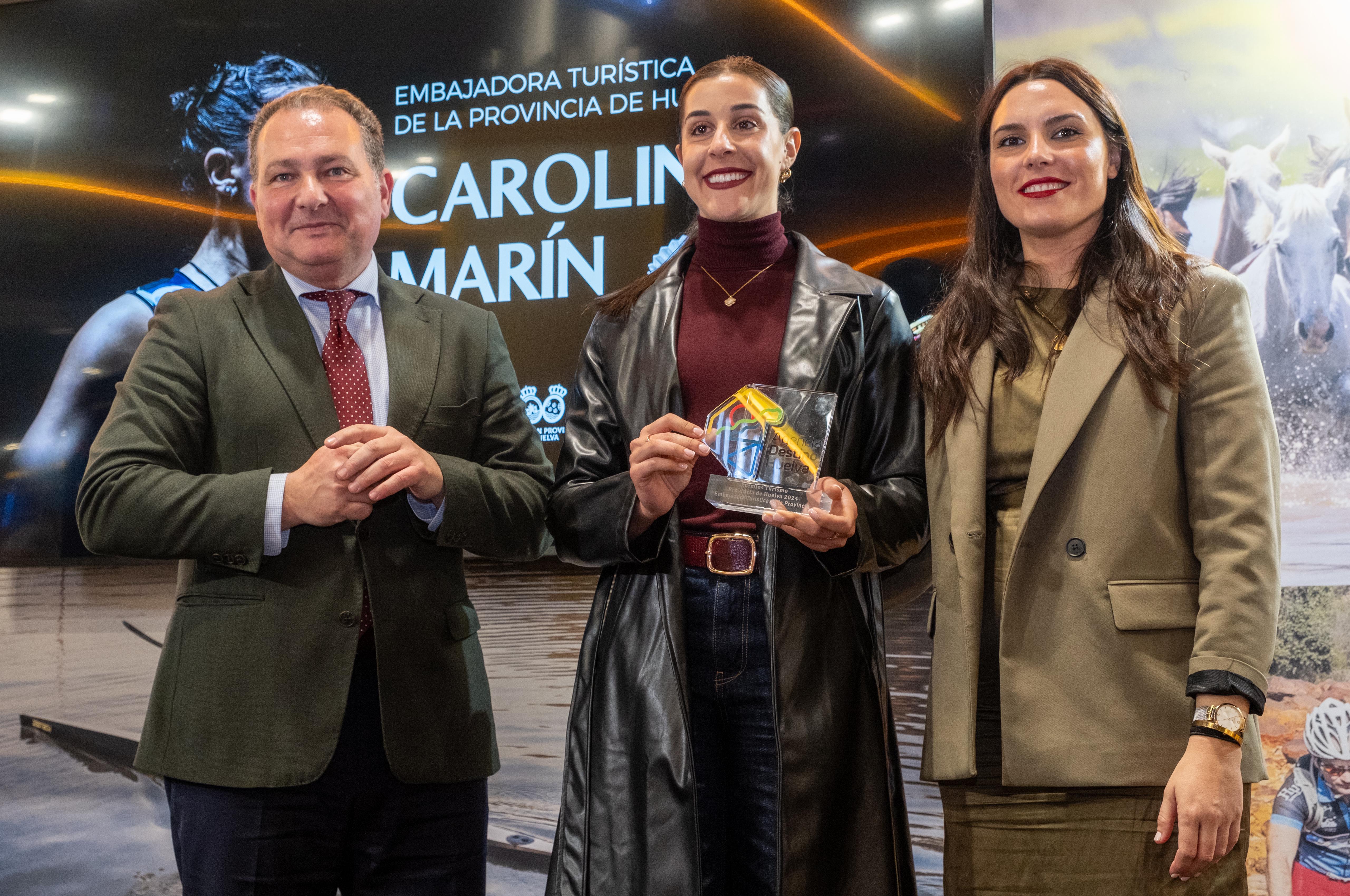 David Toscano, Carolina Marín y Ana Delgado en FITUR 2025 | Diputación de Huelva