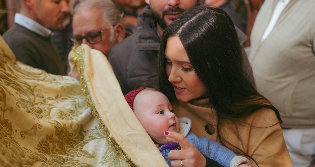 Presentación de niños ante la Virgen del Rocío