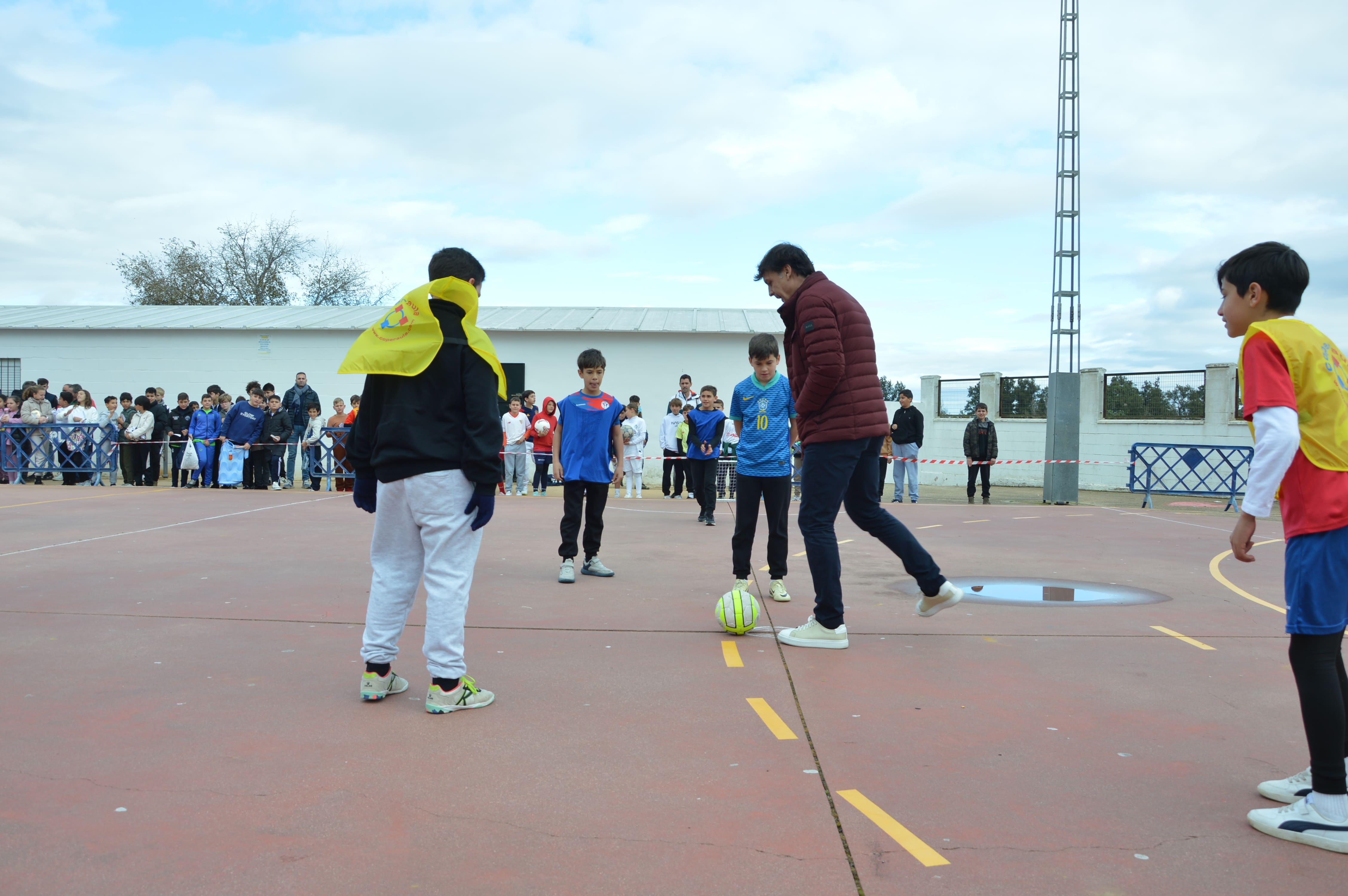 Morientes visita un colegio en Almonte | Ayuntamiento de Almonte