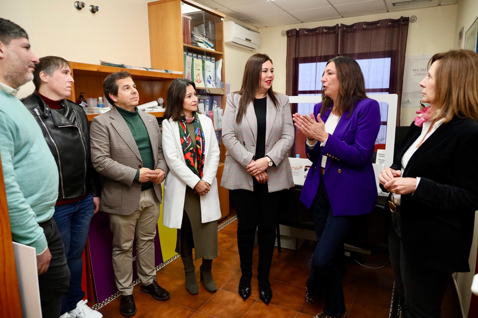Loles López visita CMIM La Palma del Condado