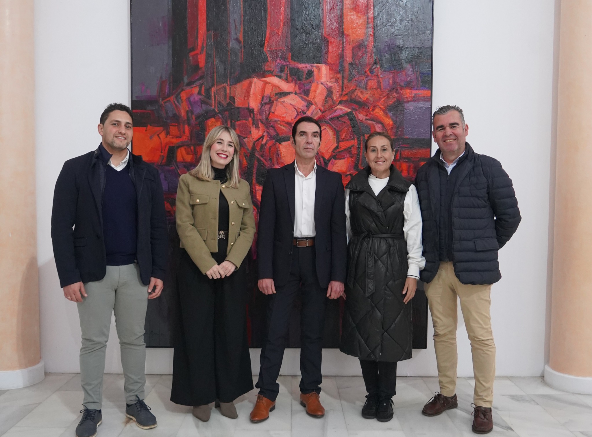 El autor con los representantes municipales