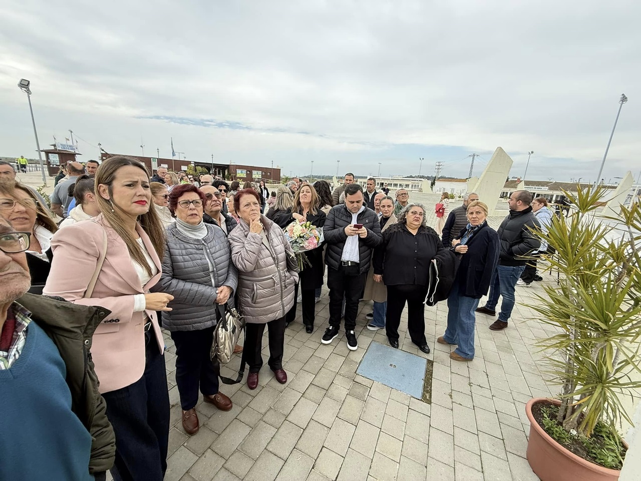 La diputada Bella Verano entre los asistentes