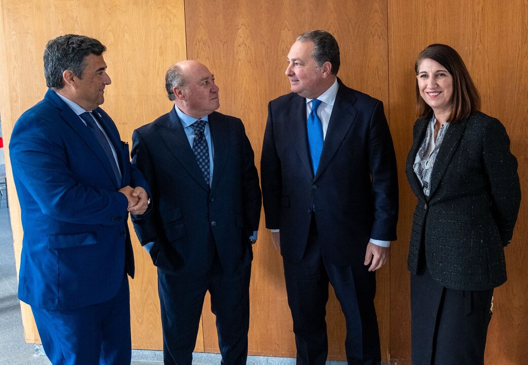 Toscano, Redondo y delegados de la Junta