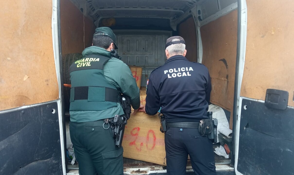 Efectivos de la Guardia Civil y Policía Local participaron en el operativo