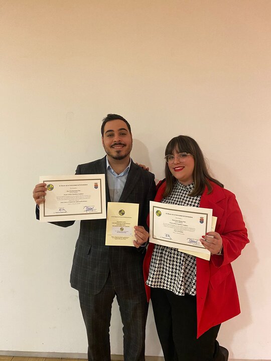 Iván Bartolomé Díaz junto a su amiga, también premiada.