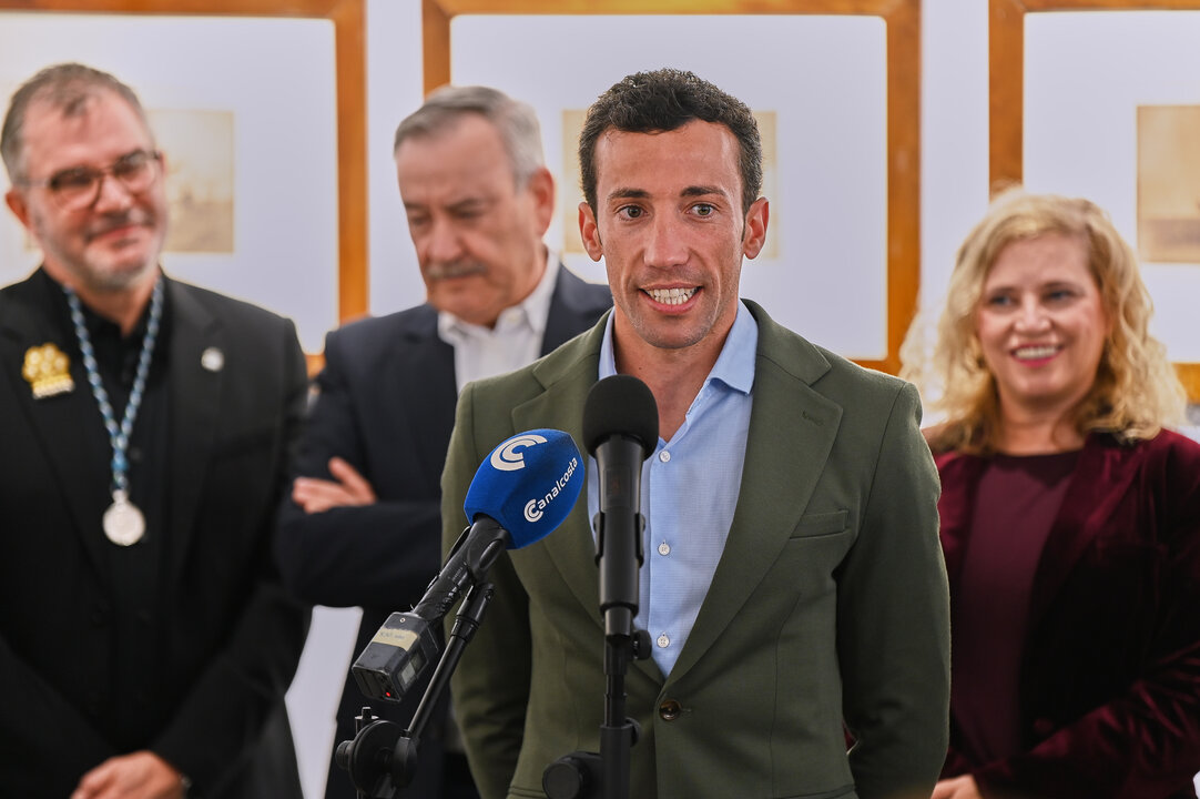 David de Miranda visita la exposición en Lepe | DDM