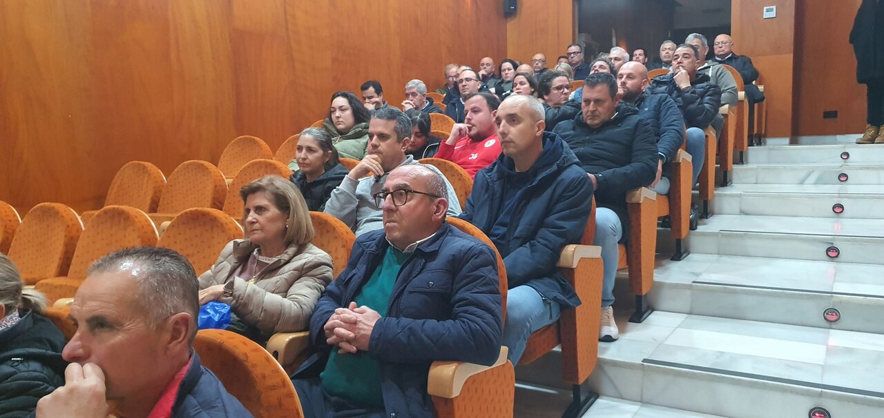 Asistenes a la reunión de la suspensión. Fuente: Ayuntamiento de La Palma