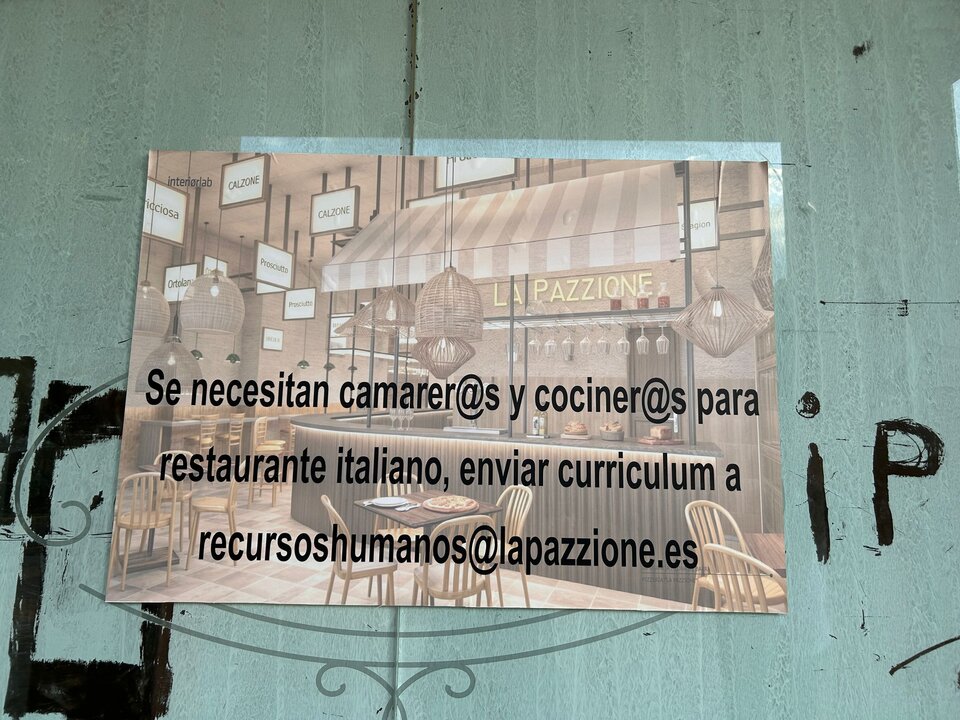 Cartel ubicado en el local