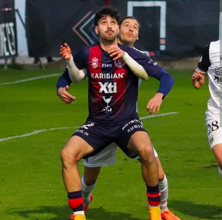 Imagen de Antonio Sánchez en un duelo frente a la AD Mérida de esta temporada. Fuente: Twitter del Yeclano Deportivo
