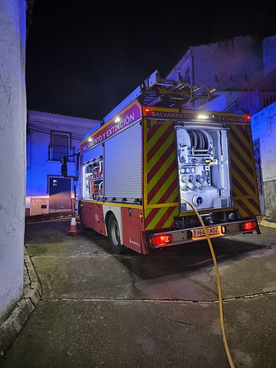 Bomberos en Corteconcepción. Fuente: SAB